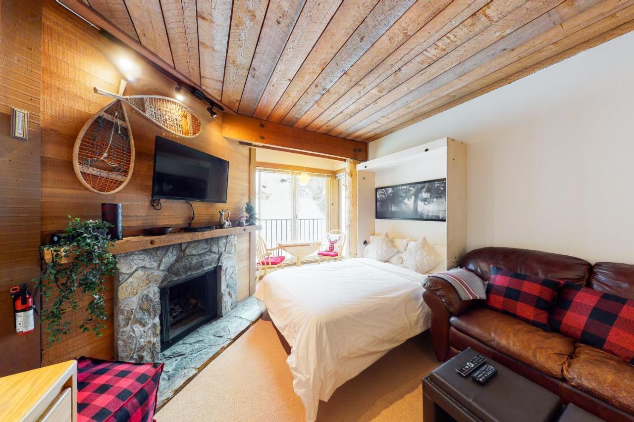 Moguls 813 Hotel Big White Ski Resort Bagian luar foto
