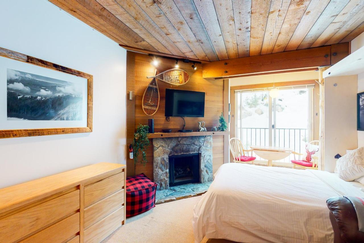 Moguls 813 Hotel Big White Ski Resort Bagian luar foto