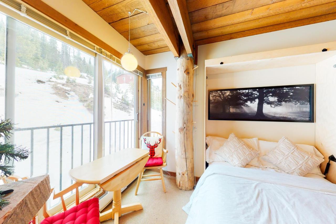 Moguls 813 Hotel Big White Ski Resort Bagian luar foto