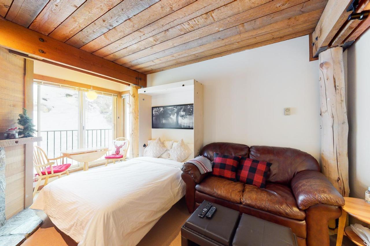 Moguls 813 Hotel Big White Ski Resort Bagian luar foto